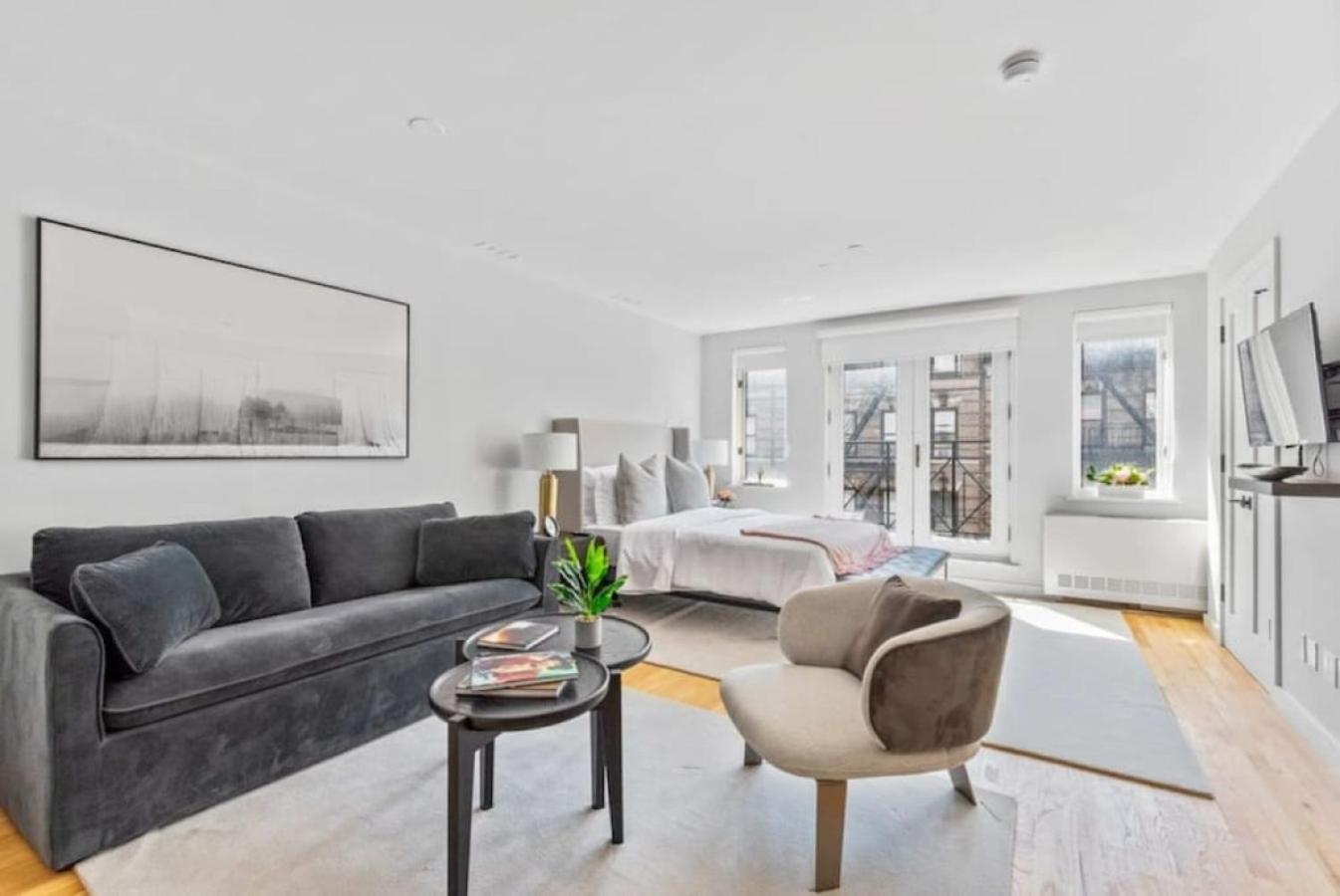 Luxe Studio With Charming Juliet Balcony Appartement *