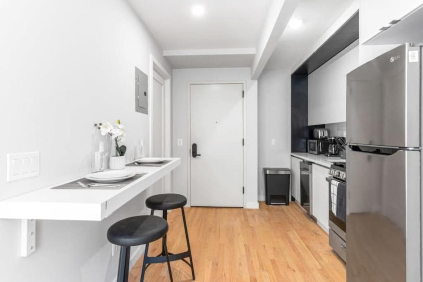 Luxe Studio With Charming Juliet Balcony Appartement *